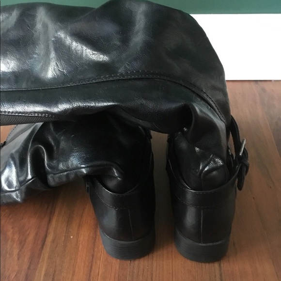 Boots - Picture 3 of 5